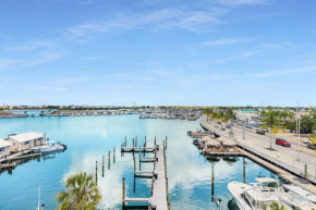 St Kitts - Downtown Waterfront Penthouse Pool Dock Parking